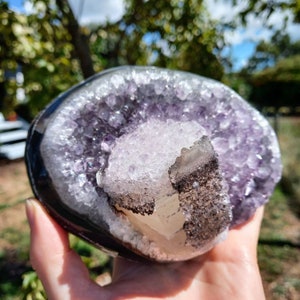 Amethyst Geode With Calcite. A Magical & Soothing Stone infused with the RAYS OF GOD. A High Frequency Lightworker healing tool image 3