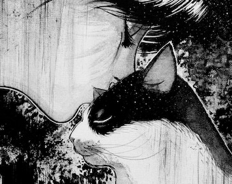 Op de afbeelding: Zwart-witte illustratie van een vrouw met lang haar en een kat. Het gezicht van de vrouw is gedeeltelijk verborgen door haar haar, en de kat kijkt naar haar op. De achtergrond is een donkere, sterrenhemel.
