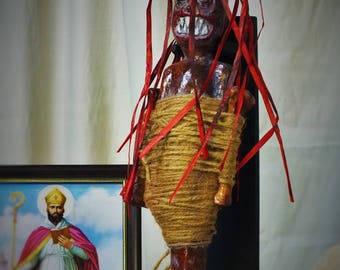 Afrikaanse Voodoo-fetisj. Roodharige.