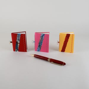 Cuaderno de bebé n.° 2 rojo, rosa y amarillo: pequeño diario elegante, libro para bebé, mini cuaderno con elección de colores, cuaderno pequeño de colores.
