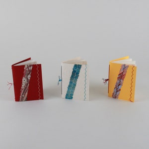 Libro para bebés # 1 Rojo / blanco roto / amarillo - pequeño diario de fantasía - mini-cuaderno elección de colores - cuaderno pequeño