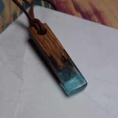 Handmade, secret wood oak and blue pearlescent resin pendant 7