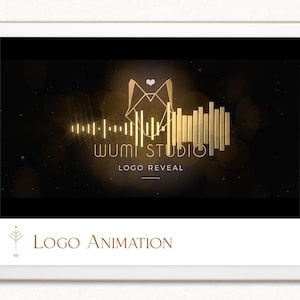Peut inclure: Une tablette affiche une animation de logo dorée et noire. Le logo présente un design géométrique stylisé avec le texte "WUMI STUDIO LOGO REVEAL". Le bas de l'écran indique "Logo Animation".