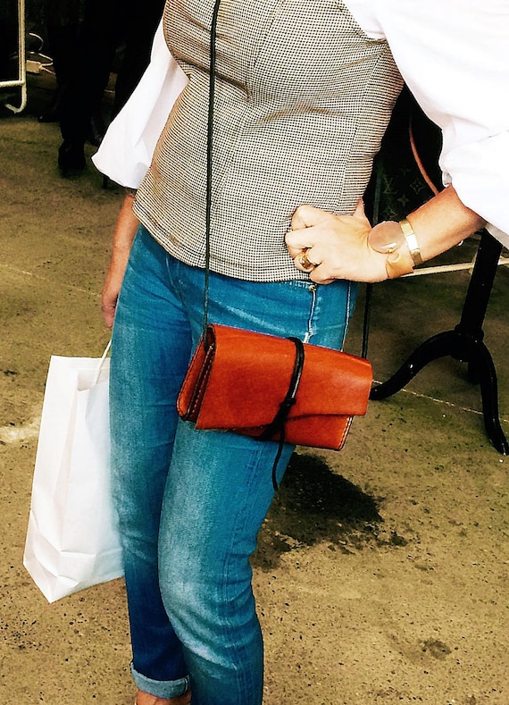 Señora con bolso hotsell