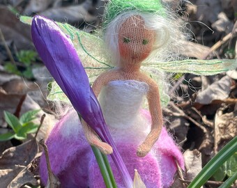 Biegepuppen Elfe Frühlingsfee Fee Lila Blumenkinder Künstlerpuppe Fairy Krokus Tulpe