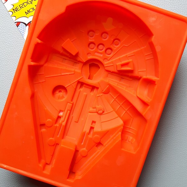 STAR WARS - Large Millenium Falcon - Mold for Candy / Chocolate / Cake / Ice / Wax for Candles and Crayons