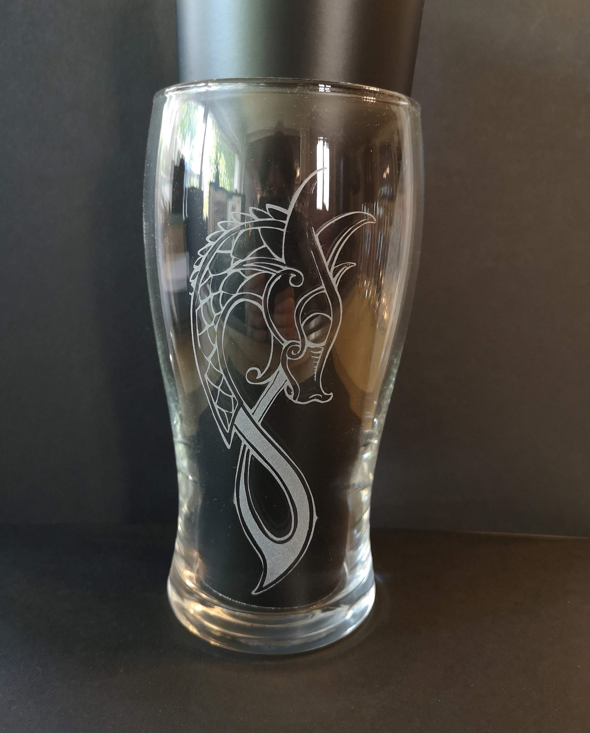 Verre A Bière Celtique Gravé Dragon Détaillé et Personnalisé