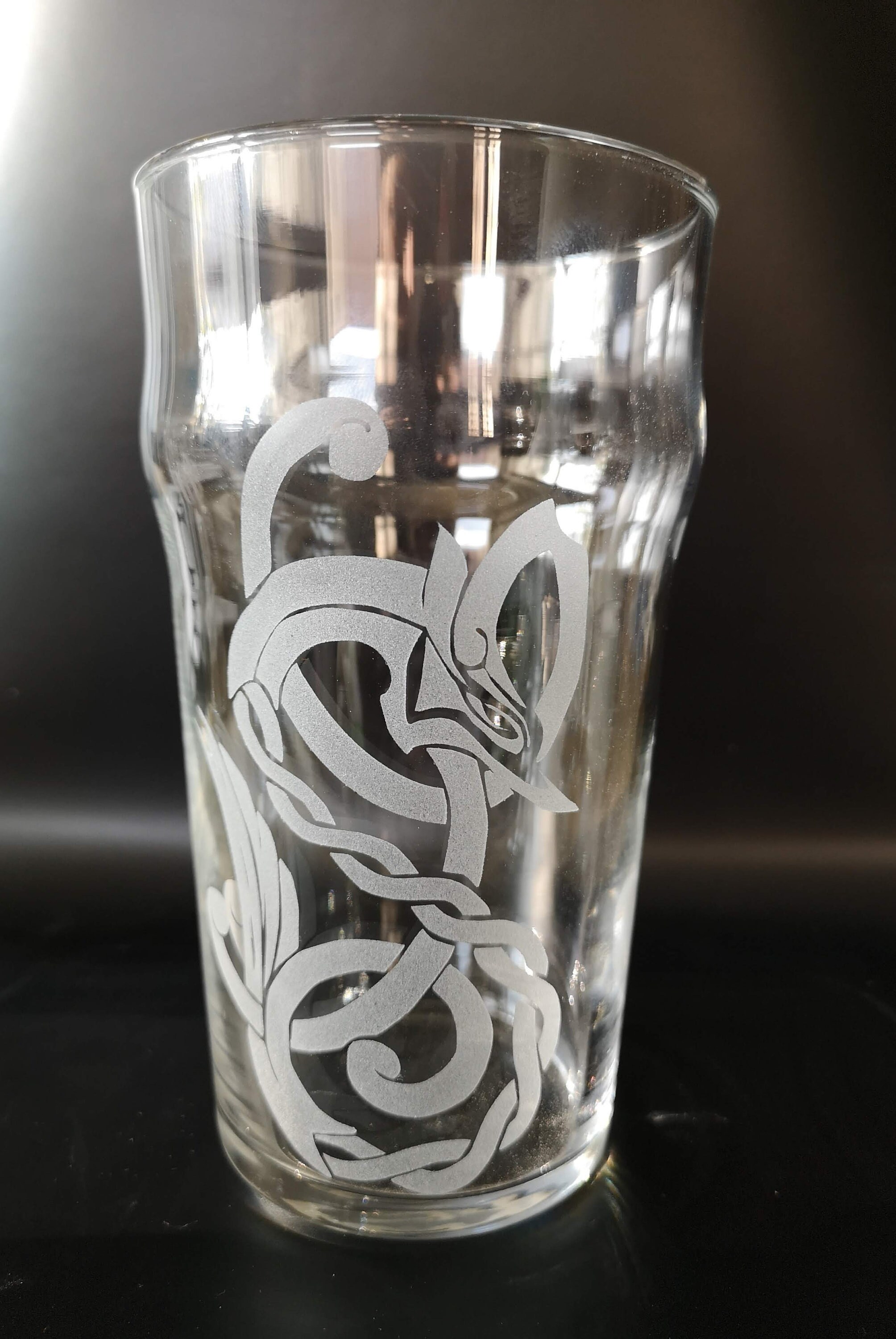 Verre à Bière Celtique Gravé Dragon Personnalisé