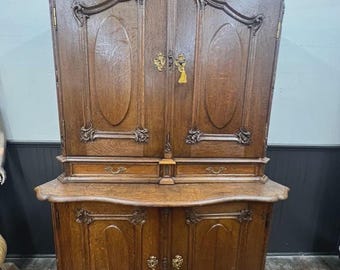 1800s French Oak Buffet deux Corps (two piece hutch)