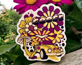 Oie violet jaune champignons fleurs VW Bug lèvres rétro hippie autocollant finition mate 2,5 "x 2,25"