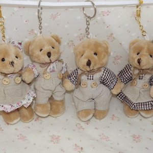 Miniatuur meisje en jongen teddyberen. Bear key Kettingen. Bear Ornamenten. Beer Hangers. Handgemaakte beren.  Kleine beren. Geklede Beer