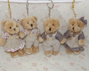 Handgefertigter Miniatur-Schlüsselanhänger mit angezogenem Teddybär, bewegliches Plüschtier