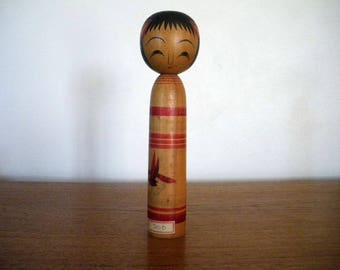 Antigua muñeca de madera japonesa Kokeshi /