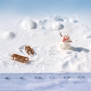 Miniatur HO Schlitten + Schneemann Winter Modelleisenbahn Diorama Puppenhaus 1:87