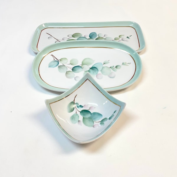 Complément de service de table en porcelaine peinte à la main - décor de feuilles d'eucalyptus