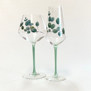 Set of two wine glasses or set of two champagne flutes in hand-painted crystal - eucalyptus leaf decoration - customizable