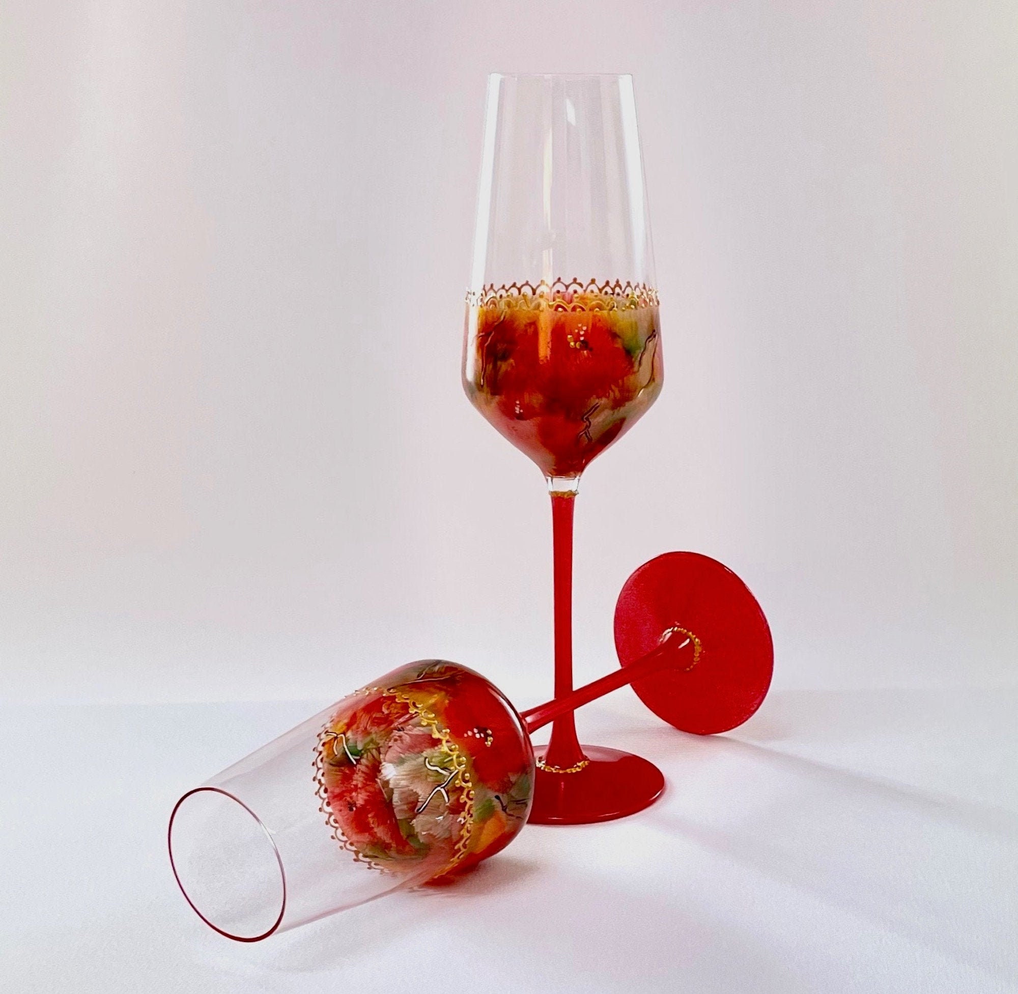 Duo de Flutes à Champagne Peintes La Main - Décor Floral en Peinture Intuitive
