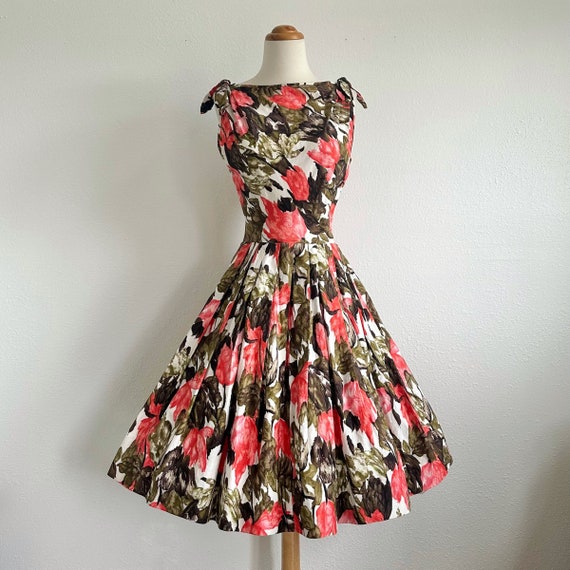 1960’s “Tulip” Novelty Print Dress Floral Tulip Fe