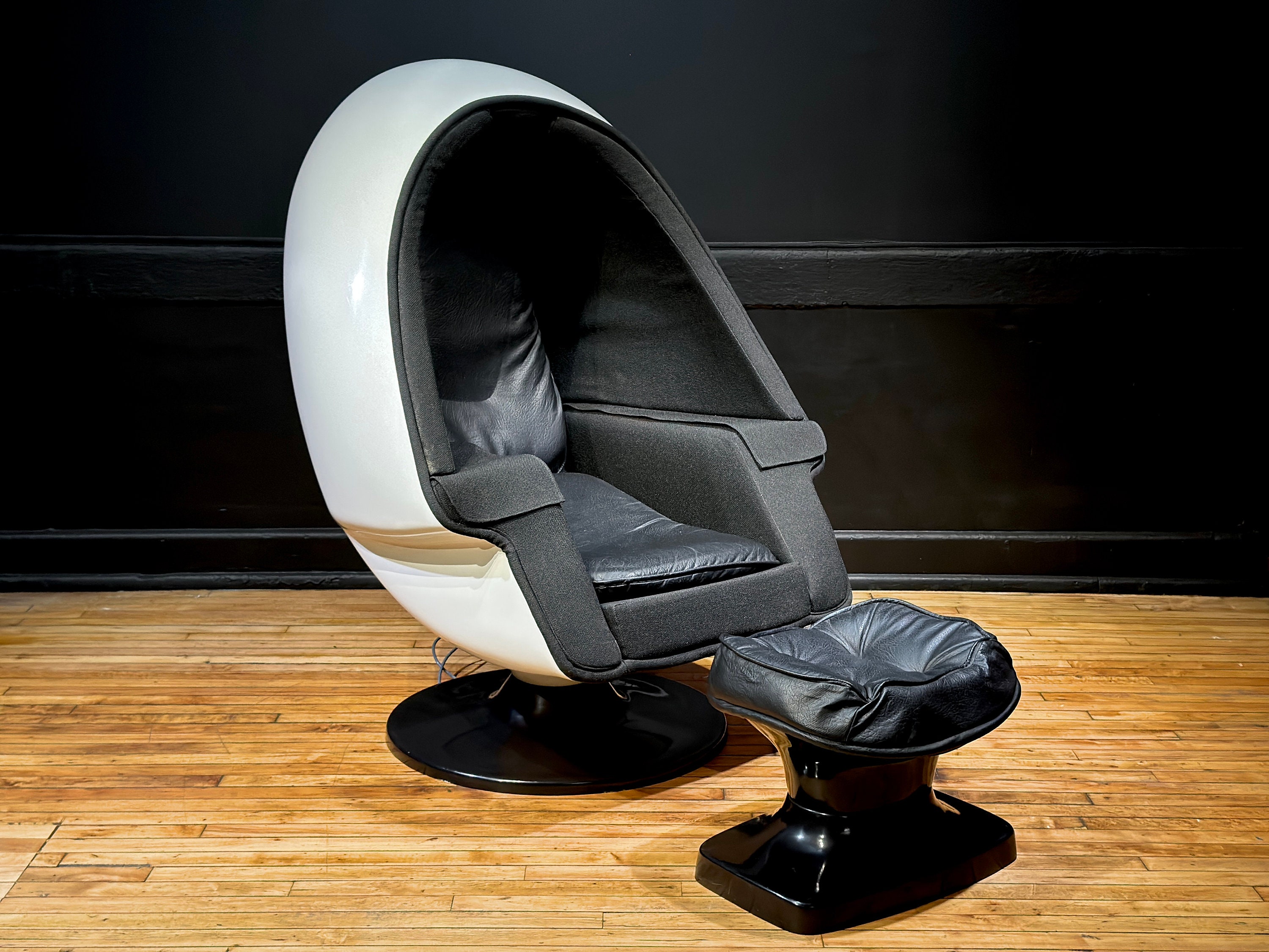 1970 Vintage Lee West Alpha Chamber Egg Pod Stereo Chair at 1stDibs  lee  west alpha egg chair, vintage egg chair with speakers, 1970 stereo egg chair