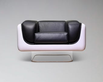 William Andrus for Steelcase Soft Seating Lounge Chair | Fiberglass Shell & Lucite Floating Base | Space Age Black Leather Accent Chair