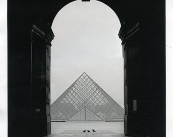 Paris, tôt le matin au Louvre, 2011, impression gélatino-argentique noir et blanc 20 x 25 cm