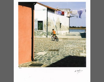 Impression de garçon à vélo de Venise, Italie, photographie de rue (8,5 x 11)