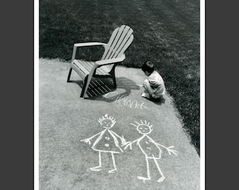 Enfance. Impression en chambre noire en noir et blanc 20 x 10 po.