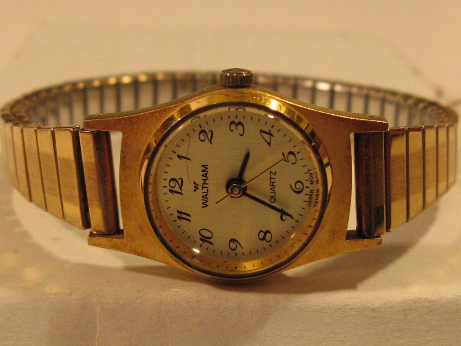 VINTAGE WALTHAM WOMAN'S Quartz Watch/good Condition/keeps Etsy