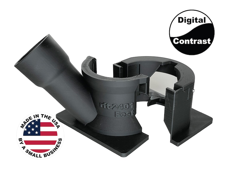 Pu&ograve; includere: Dispositivo in plastica nera con tubo angolato e sezioni curve, etichettato "ff-2401 Fest". Include un logo "Digital Contrast" e un adesivo "Made in the USA by a Small Business".