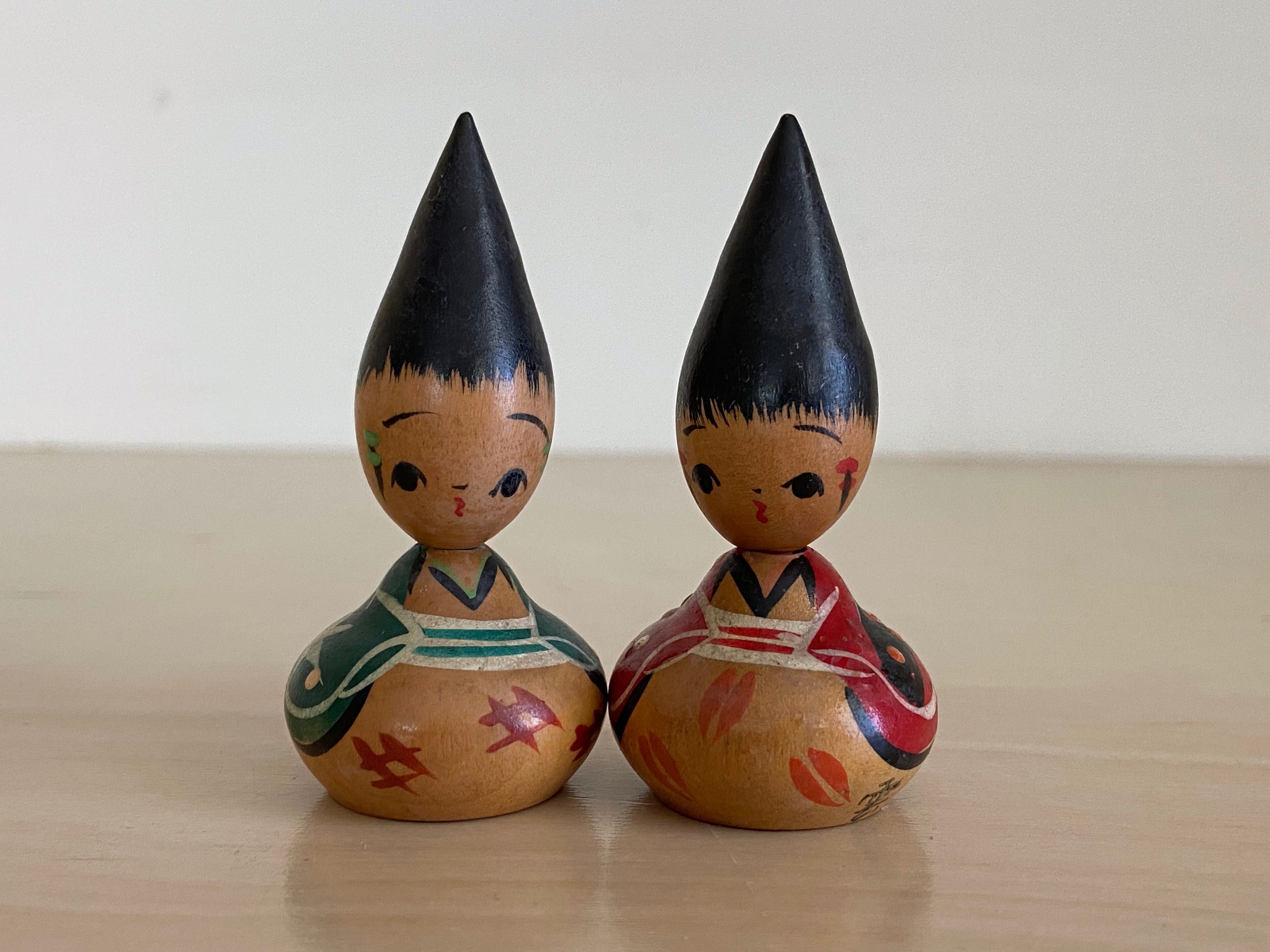 Vintage Kokeshi Doll Pair | Red and Green Sisters, 2.5