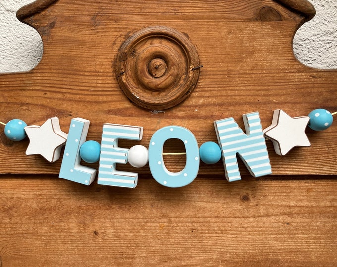 LEON Namenskette Personalisiert KINDERZIMMER Tür Holzbuchstaben Taufe Deko Junge Baby Blau NAME Buchstabenkette Geburtsgeschenk