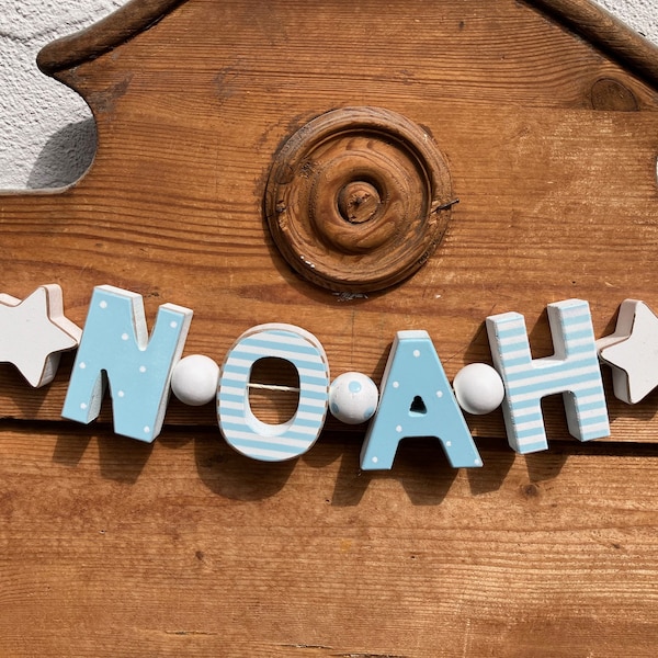 NOAH Namenskette Personalisiert KINDERZIMMER Tür Holzbuchstaben Taufe Deko Junge Baby Blau NAME Buchstabenkette Geburtsgeschenk