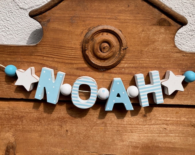 NOAH Namenskette Personalisiert KINDERZIMMER Tür Holzbuchstaben Taufe Deko Junge Baby Blau NAME Buchstabenkette Geburtsgeschenk