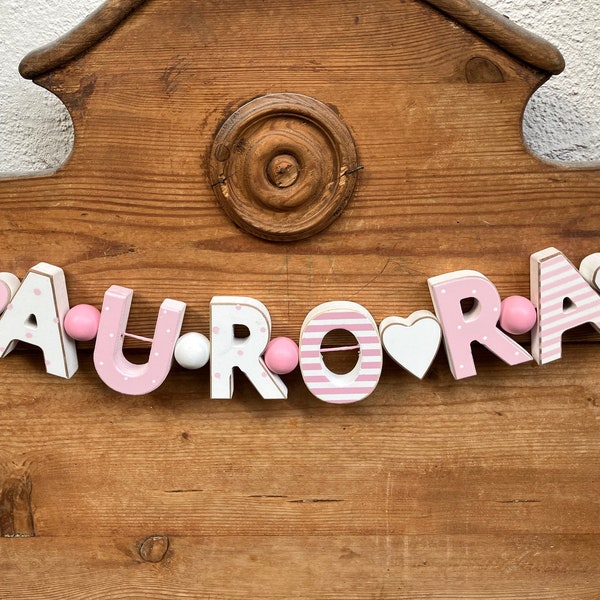 AURORA Rosa Namenskette Personalisiert KINDERZIMMER Tür Holzbuchstaben Taufe Deko Baby NAME Buchstabenkette Geburtsgeschenk