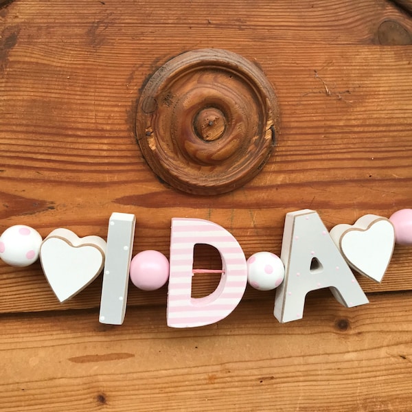 IDA  Namenskette Rosa Grau Personalisiert KINDERZIMMER Tür Holzbuchstaben Taufe Deko Baby NAME Buchstabenkette Geburtsgeschenk