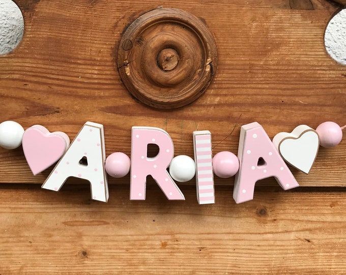 ARIA  Rosa Namenskette Personalisiert KINDERZIMMER Tür Holzbuchstaben Taufe Deko Baby NAME Buchstabenkette Geburtsgeschenk