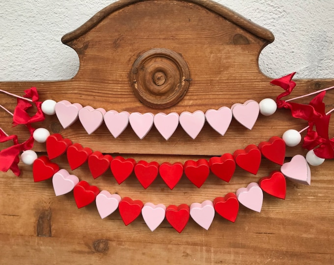 MUTTERTAG Herzgirlande HERZEN rosa rot Girlande HOLZHERZ Wimpelkette Herzkette Hochzeit Herz aus Holz Herz zum Fädeln