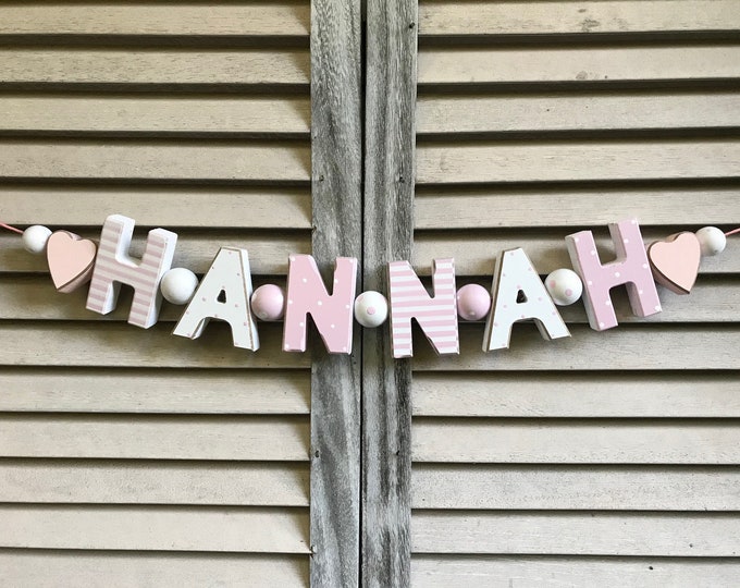 HANNAH Rosa Namenskette Personalisiert KINDERZIMMER Tür Holzbuchstaben Taufe Deko Baby NAME Buchstabenkette Geburtsgeschenk