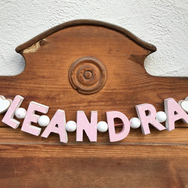 LEANDRA Rosa Namenskette Personalisiert KINDERZIMMER Tür Holzbuchstaben Taufe Deko Baby NAME Buchstabenkette Geburtsgeschenk