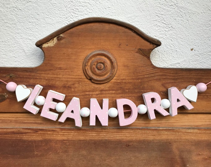 LEANDRA Rosa Namenskette Personalisiert KINDERZIMMER Tür Holzbuchstaben Taufe Deko Baby NAME Buchstabenkette Geburtsgeschenk