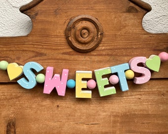 SWEETS Girlande HOCHZEIT Süßigkeiten Bar Deko GEBURTSTAG Holz Pastellfarben Holzbuchstaben