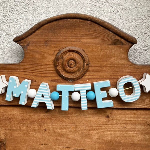 MATTEO Namenskette Personalisiert KINDERZIMMER Tür Holzbuchstaben Taufe Deko Junge Baby Blau-Weiß NAME Buchstabenkette Geburtsgeschenk