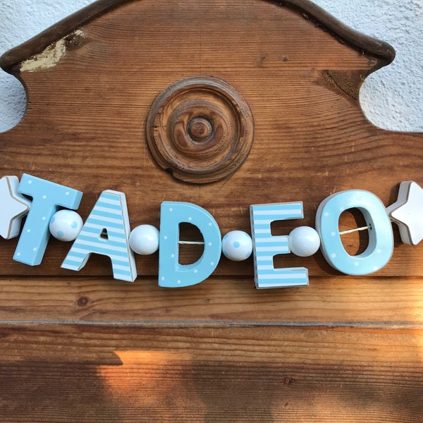 TADEO Namenskette Personalisiert KINDERZIMMER Tür Holzbuchstaben Taufe Deko Junge Baby Blau NAME Buchstabenkette Geburtsgeschenk