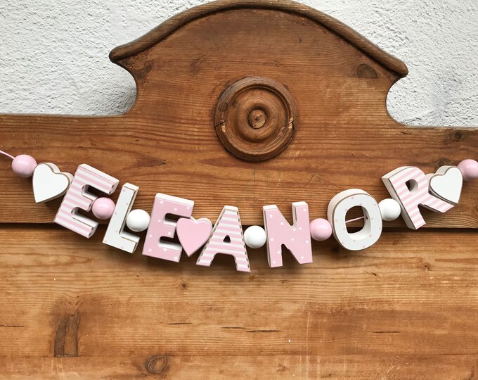 ELEANOR  Rosa Namenskette Personalisiert KINDERZIMMER Tür Holzbuchstaben Taufe Deko Baby NAME Buchstabenkette Geburtsgeschenk