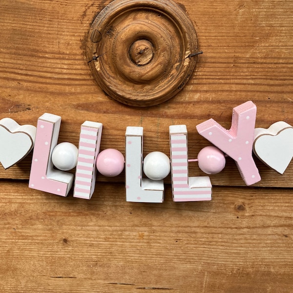 LILLY Rosa Namenskette Personalisiert KINDERZIMMER Tür Holzbuchstaben Taufe Deko Baby NAME Buchstabenkette Geburtsgeschenk