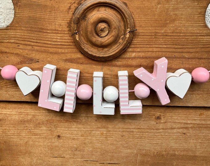 LILLY  Rosa Namenskette Personalisiert KINDERZIMMER Tür Holzbuchstaben Taufe Deko Baby NAME Buchstabenkette Geburtsgeschenk