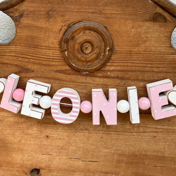 LEONIE Namenskette Rosa Weiß Personalisiert KINDERZIMMER Tür Holzbuchstaben Taufe Deko Baby NAME Buchstabenkette Geburtsgeschenk