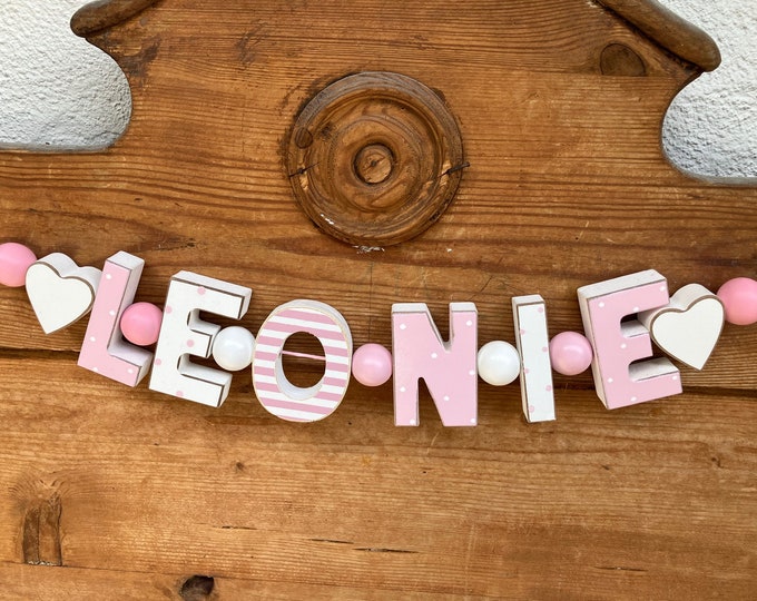 LEONIE Namenskette Rosa Weiß Personalisiert KINDERZIMMER Tür Holzbuchstaben Taufe Deko Baby NAME Buchstabenkette Geburtsgeschenk