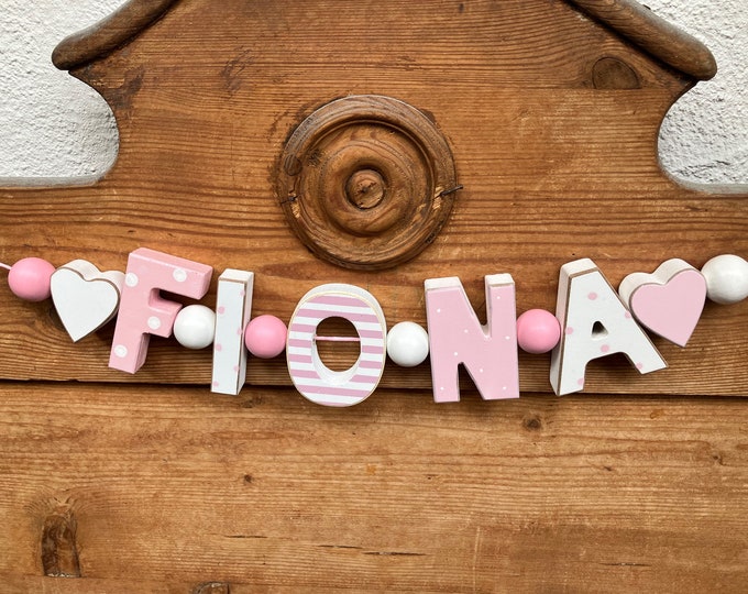 FIONA Rosa Namenskette Personalisiert KINDERZIMMER Tür Holzbuchstaben Taufe Deko Baby NAME Buchstabenkette Geburtsgeschenk
