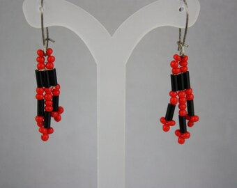 earrings, red and black earrings, black and red earrings, beaded earrings, drop earrings, dangle earrings, hand made jewelry, vintage
